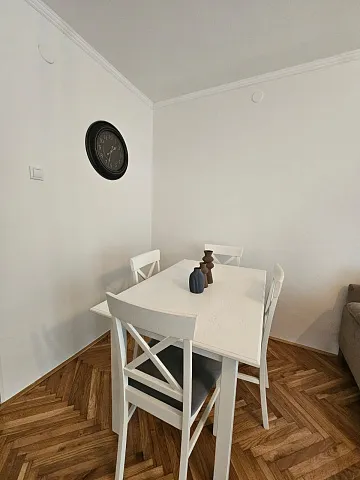 Beautiful and spacious two-bedroom apartment in an excellent location — photo 4